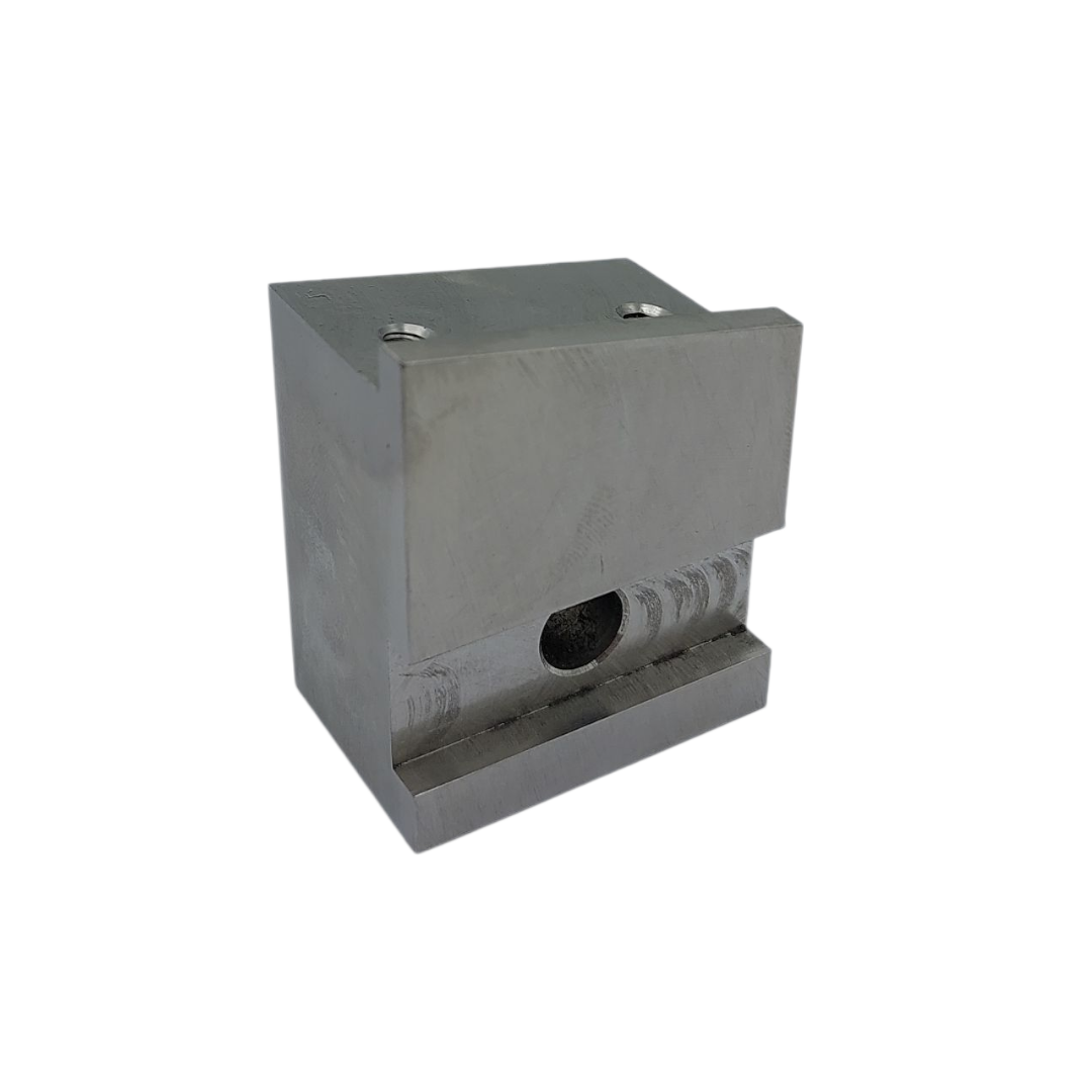 4CB03671 - SCRAPER FASTENING